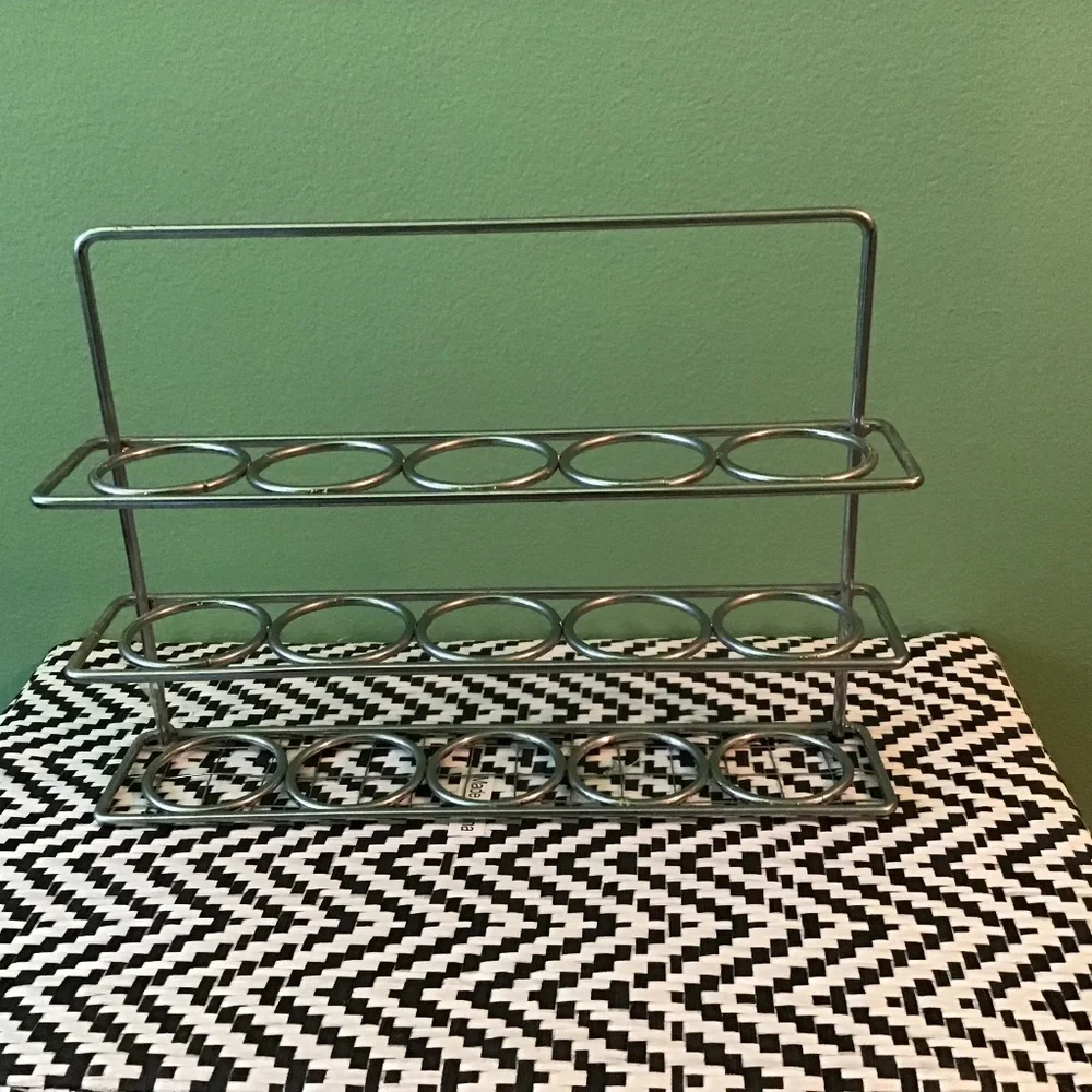 Small Silver Metal Spice Rack Holds Five Bottles‎